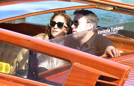 Golobčka Ben Affleck in JLO prispela v Benetke: Ne moreta odlepiti oči in rok drug od drugega!