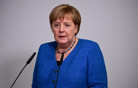 V javnost pricurljale fotografije Angele Merkel, na katerih uživa z možem, ki ga skriva pred očmi javnosti