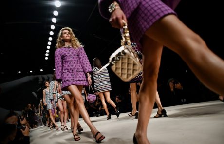Chanel je z novo kolekcijo sinoči na Pariškem tednu mode spet pisal zgodovino! (foto + video)