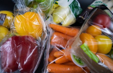 Francija bo prepovedala plastično embalažo za več vrst sadja in zelenjave
