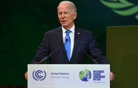 Je Biden res dremal med podnebno konferenco, ali si je le ‘malo spočil oči’? (VIDEO)