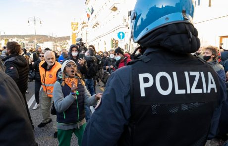 Na protestu nasprotnikov PCT v Trstu več aretacij