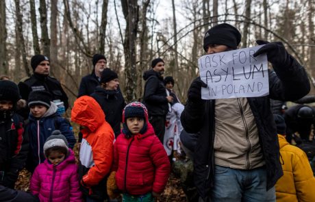 Migranti prebili ograjo na poljsko-beloruski meji
