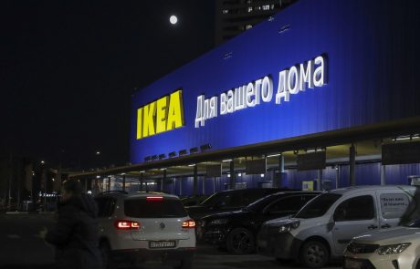 Volkswagen, Toyota in Ikea ustavljajo poslovanje v Rusiji