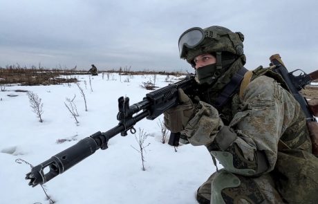 Rusija še naprej krepi svojo prisotnost na meji z Ukrajino