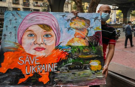 Moskva namerava vztrajati, dokler ne bodo “doseženi vsi cilji”, Ukrajino obtožuje, da civiliste uporabljajo kot živi ščit
