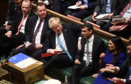 Britanski premier Johnson odstopil: “Jasna volja parlamentarne konservativne stranke je, da je potreben nov vodja”