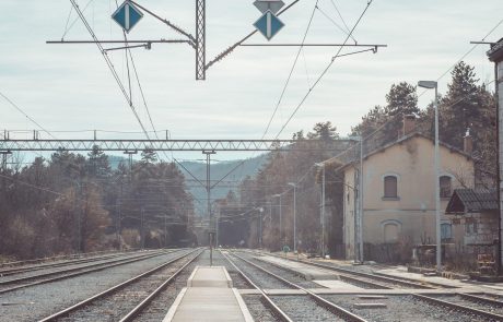 Sloveniji več kot 90 milijonov evrov evropskih sredstev za nadgradnjo železniških postaj