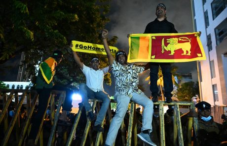 Šrilanka razglasila bankrot, prebivalci protestirajo zaradi pomanjkanja dobrin