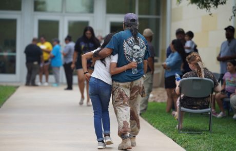Svet pretresen ob napadu na šolo v Teksasu: “Kar je preveč, je preveč”