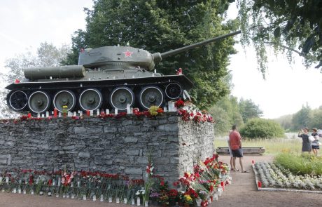 Estonija odstranjuje sovjetske spomenike, Rusi se maščujejo s hekerskimi napadi