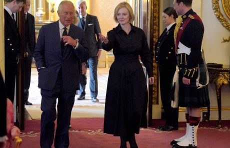 Ni dolgo zdržala: Liz Truss odstopila s položaja britanske premierke
