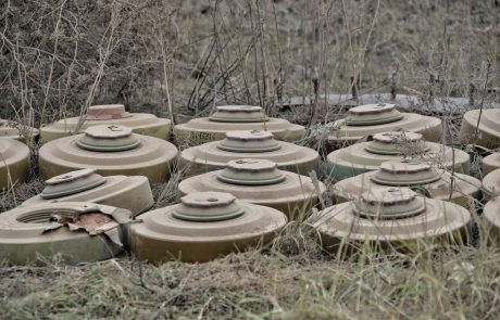 Rusi po zasedenem ukrajinskem ozemlju brezglavo postavljajo minska polja, ki jih niso sposobni nadzirati