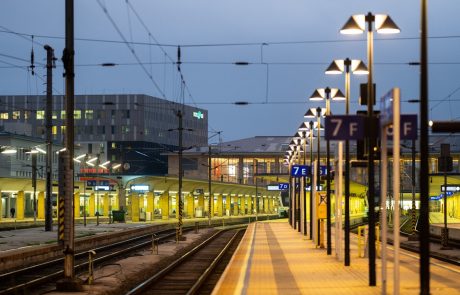 Zaposleni na avstrijskih železnicah za 24 ur ohromili državo