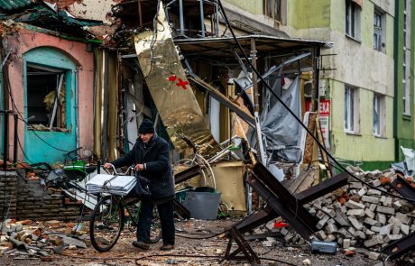 Zelenski: Ukrajina se upira vse hujšim ruskim napadom