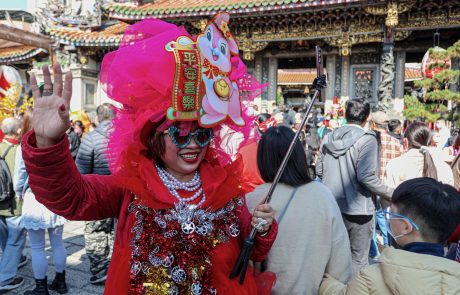 Kitajci po treh letih praznujejo novo leto brez covidnih omejitev