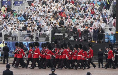 V Londonu velika množica pričakuje kronanje kralja Karla III.