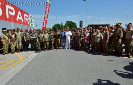 Na srečanje se je s svojim starodobnikom pripeljal tudi Tito