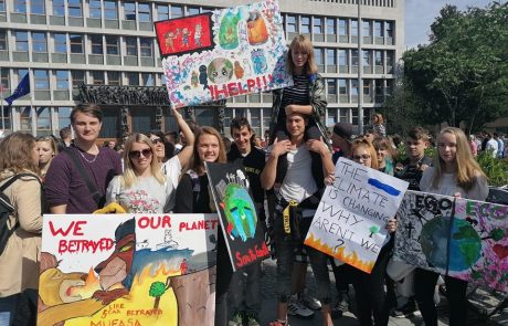 Več kot tisoč mladih na podnebnem štrajku v Ljubljani