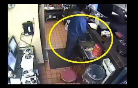 VIDEO: Delavec v restavraciji zasačen med uriniranjem v umivalnik!