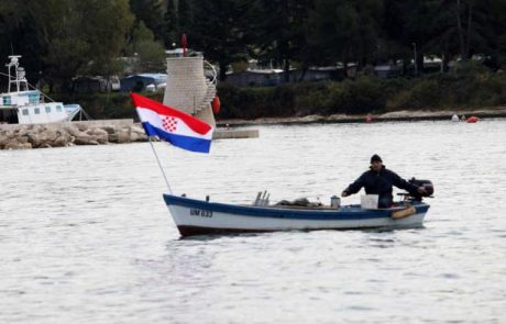 Slovenija še vedno ne kaznuje hrvaških ribičev, ki vplujejo v slovensko morje