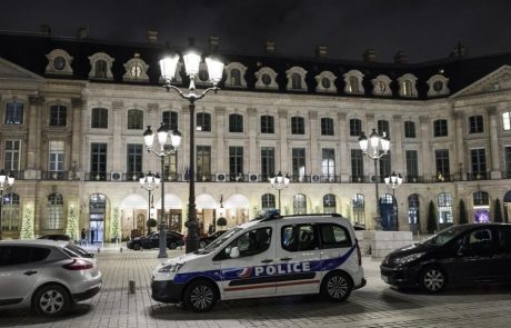 V Franciji v zvezi z ropom v hotelu Ritz obtožili tri ljudi