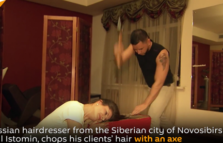 Ruski frizer, ki striže s sekiro: Poglejte, kako to gre! (video)