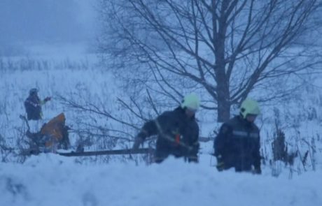 V Rusiji se nadaljujeta preiskava in iskanje trupel po letalski nesreči