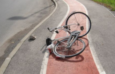 Ste videli prometno nesrečo med tema kolesarjema? Policija išče očividce