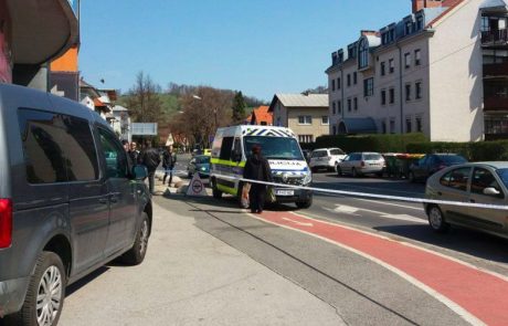 FOTO in VIDEO: Oborožen rop banke v Mariboru, roparja iščejo tudi s helikopterjem