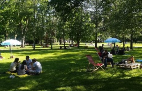 FOTO: Retro piknik v mestnem parku nas je popeljal v dobre stare čase