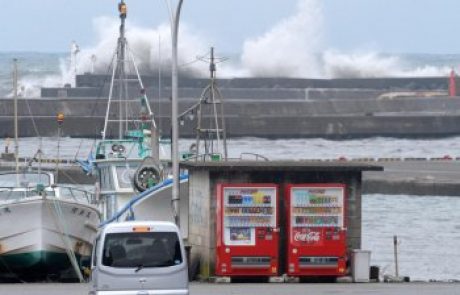 Fukušimo spet stresel silovit potres, grozi trimetrski cunami