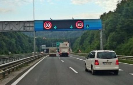 Divjak po avtocesti 215 km/h