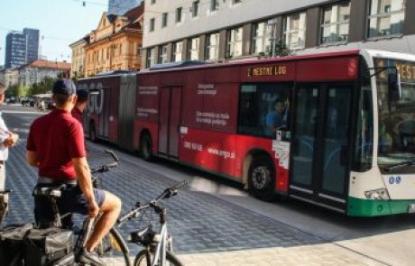 Mestni avtobus zavrl, 4 potniki v kliničnem centru