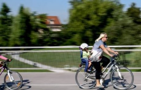 Ali pijanemu kolesarju vzamejo tudi izpit za avto?