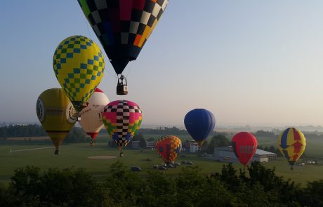 Državno prvenstvo nebo zapolnilo s pisanimi baloni