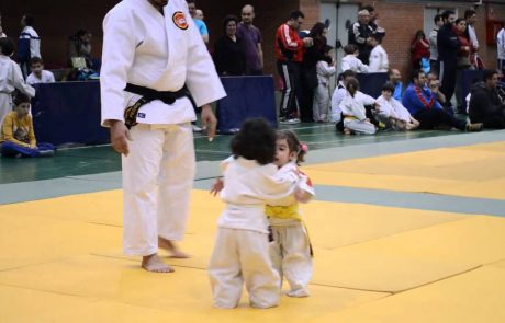 SMEH DNEVA: Mali judoistki na tekmovanju