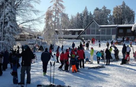 Vreme zagodlo in pobralo sneg na Pohorju, smuka brezplačna