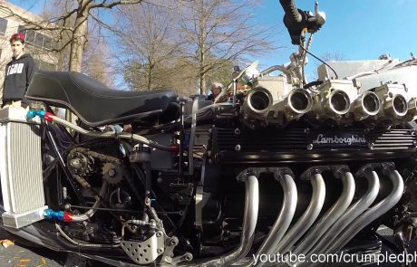 Tako noro zveni motorno kolo z vgrajenim Lamborginijevim V12 motorjem (video)