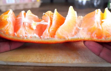 Tako pametni ljudje lupijo pomaranče (video)