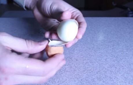 Genijalno: Kako na zelo enostaven način oluščiti jajce