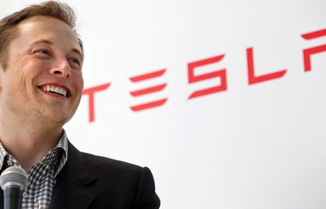 Tesla naj bi konec oktobra predstavila svoj prvi električni tovornjak