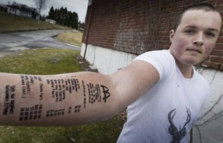 FOTO: Ne boste verjeli, kaj si je tetoviral na roko!