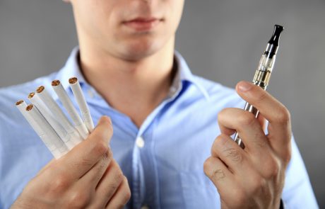 Elektronska cigareta tudi uradno manj škodljiva od tobaka