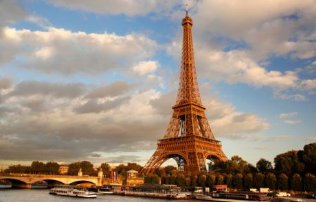 Ne boste verjeli, kaj se skriva na vrhu Eifflovega stolpa v Parizu! (foto)