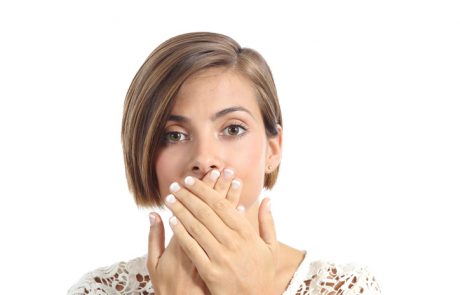 7 presenetljivih razlogov, zakaj imamo slab zadah