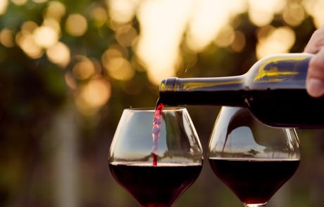 Lahko Francija s predlogom enotne embalaže ogrozi lastno industrijo vin?