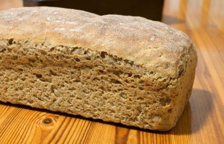 RECEPT: Hrustljav kruh brez kvasa v 45 min