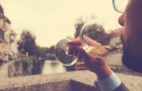 Pitje alkohola podaljšuje življenje. Mit ali resnica?
