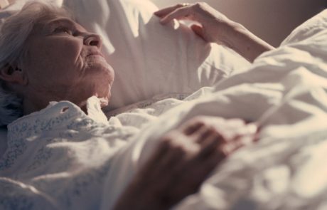 Kaj ljudje na smrtni postelji najpogosteje obžalujejo?
